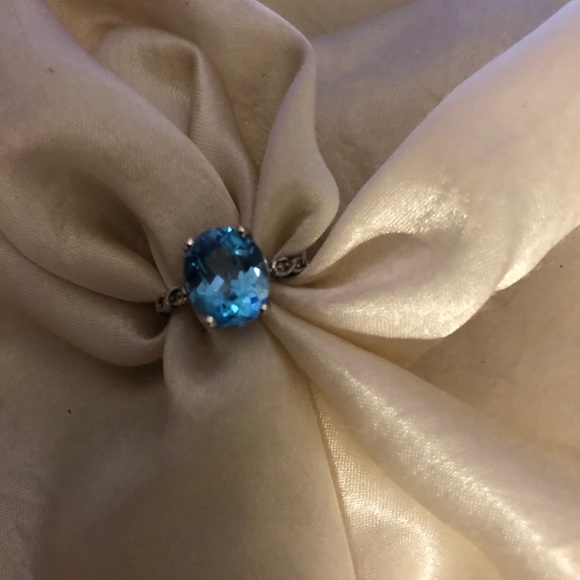 10kt Blue topaz and diamond ring - Picture 2 of 8